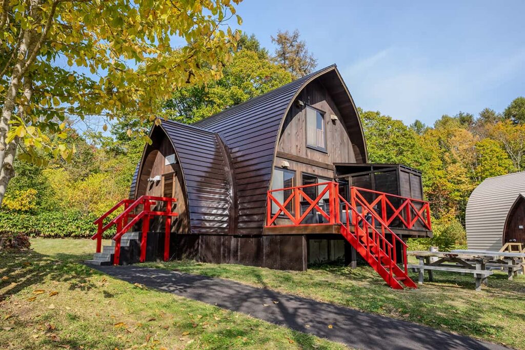 北海道泳池+溫泉住宿
LiVEMAX RESORT Greenpia Onuma
別墅