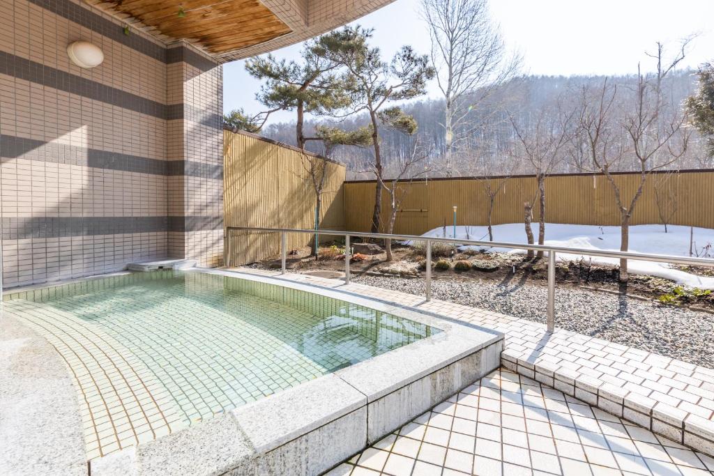 北海道泳池+溫泉住宿
LiVEMAX RESORT Greenpia Onuma
露天溫泉