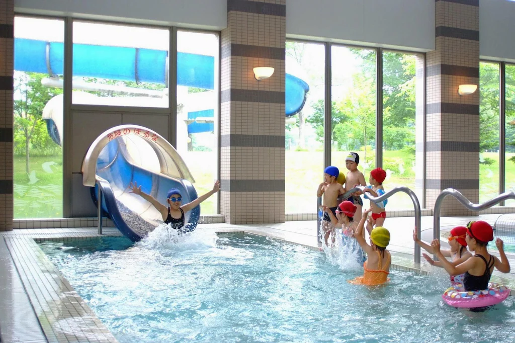 北海道泳池+溫泉住宿
LiVEMAX RESORT Greenpia Onuma
游泳池滑水道
